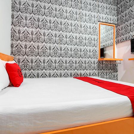 RedDoorz near Hartono Mall Kejayan Buitenkant foto