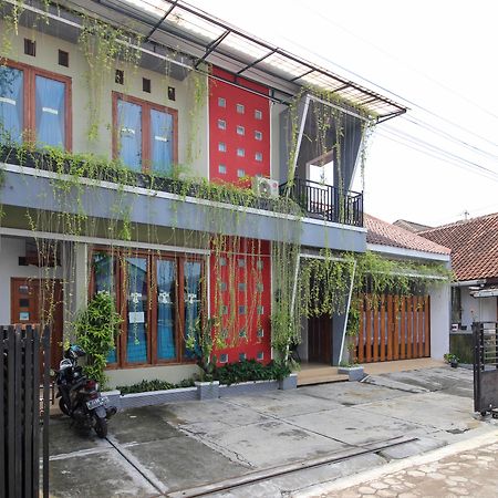 RedDoorz near Hartono Mall Kejayan Buitenkant foto