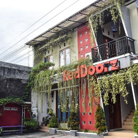 RedDoorz near Hartono Mall Kejayan Buitenkant foto