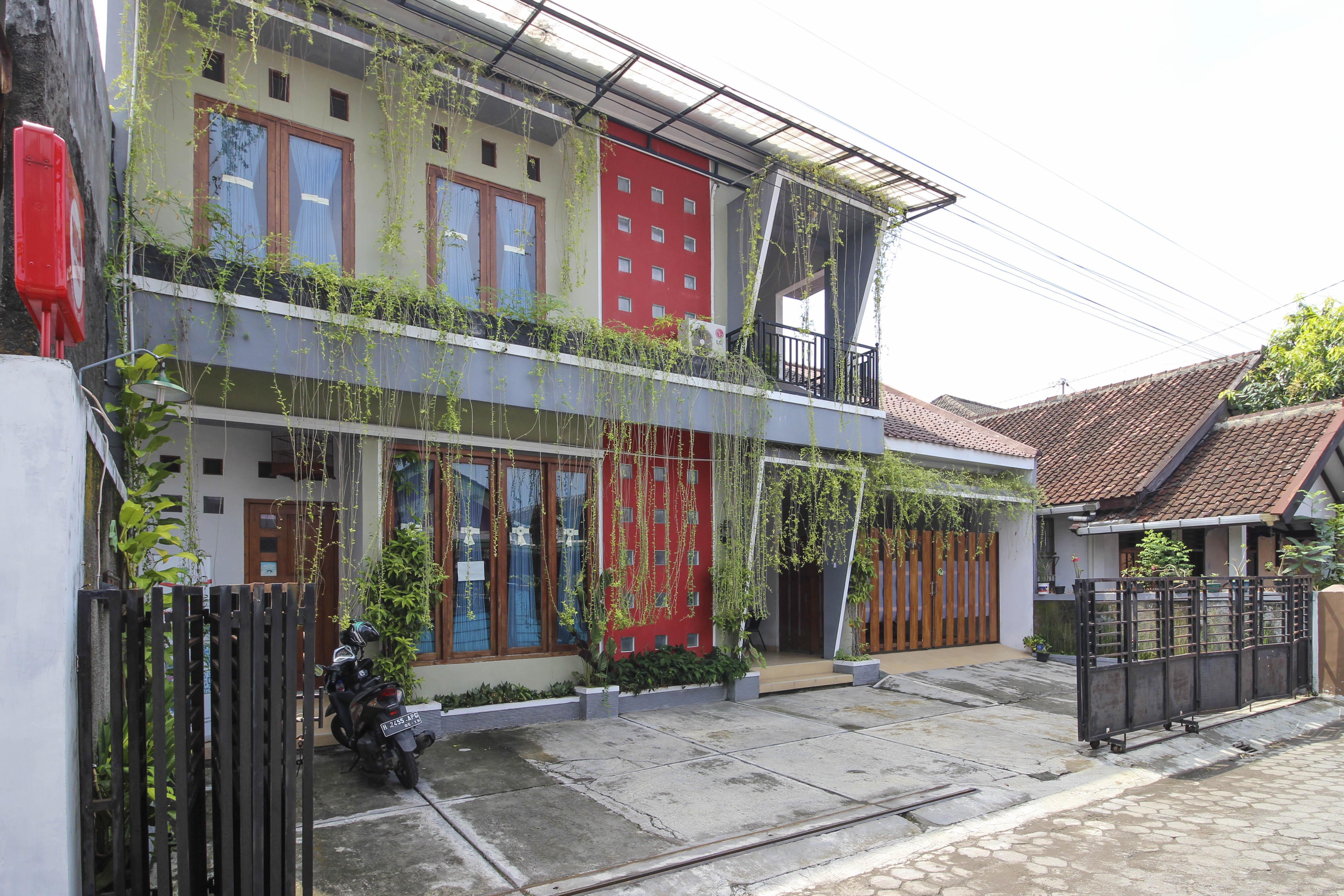 RedDoorz near Hartono Mall Kejayan Buitenkant foto