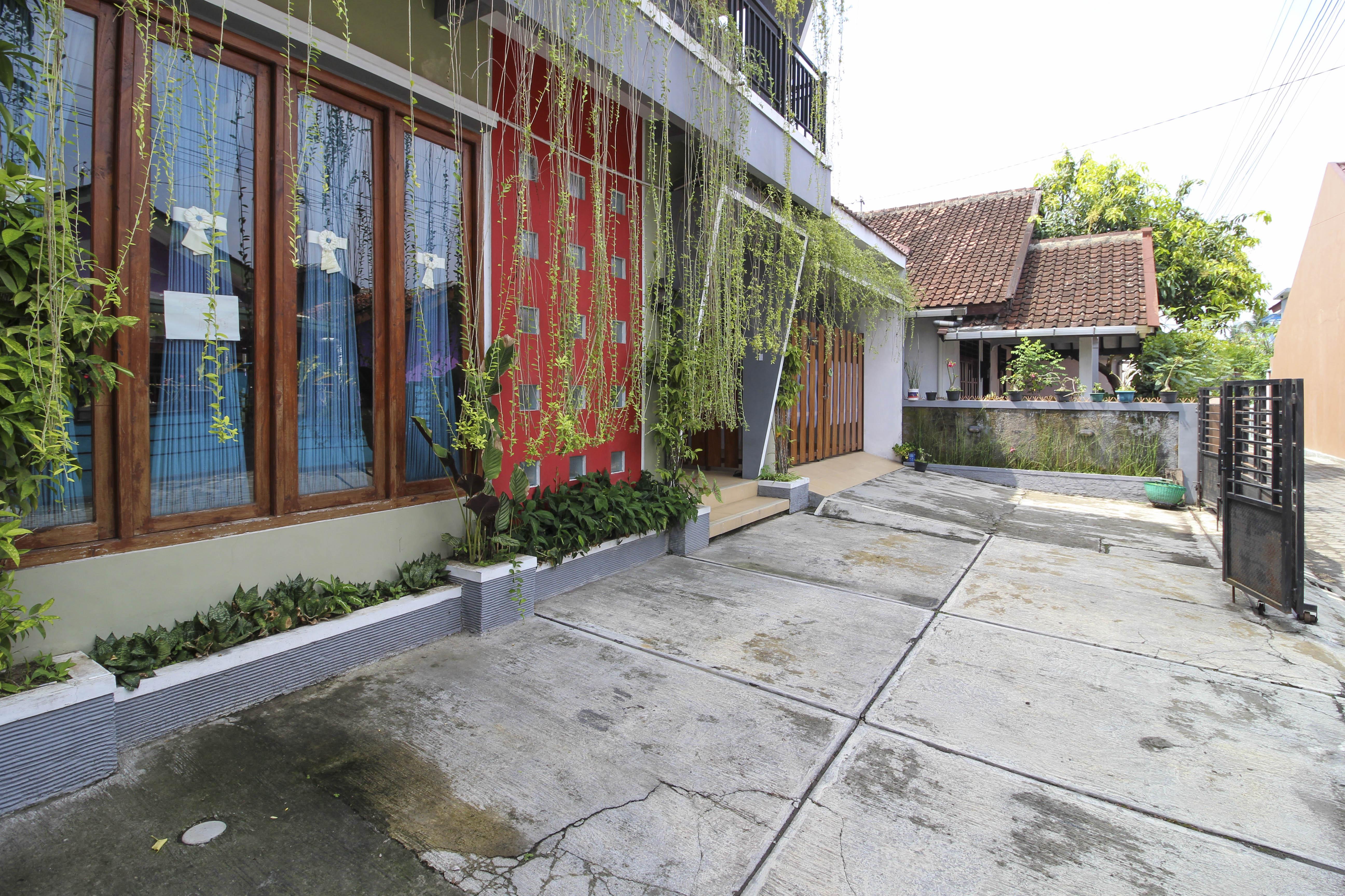 RedDoorz near Hartono Mall Kejayan Buitenkant foto