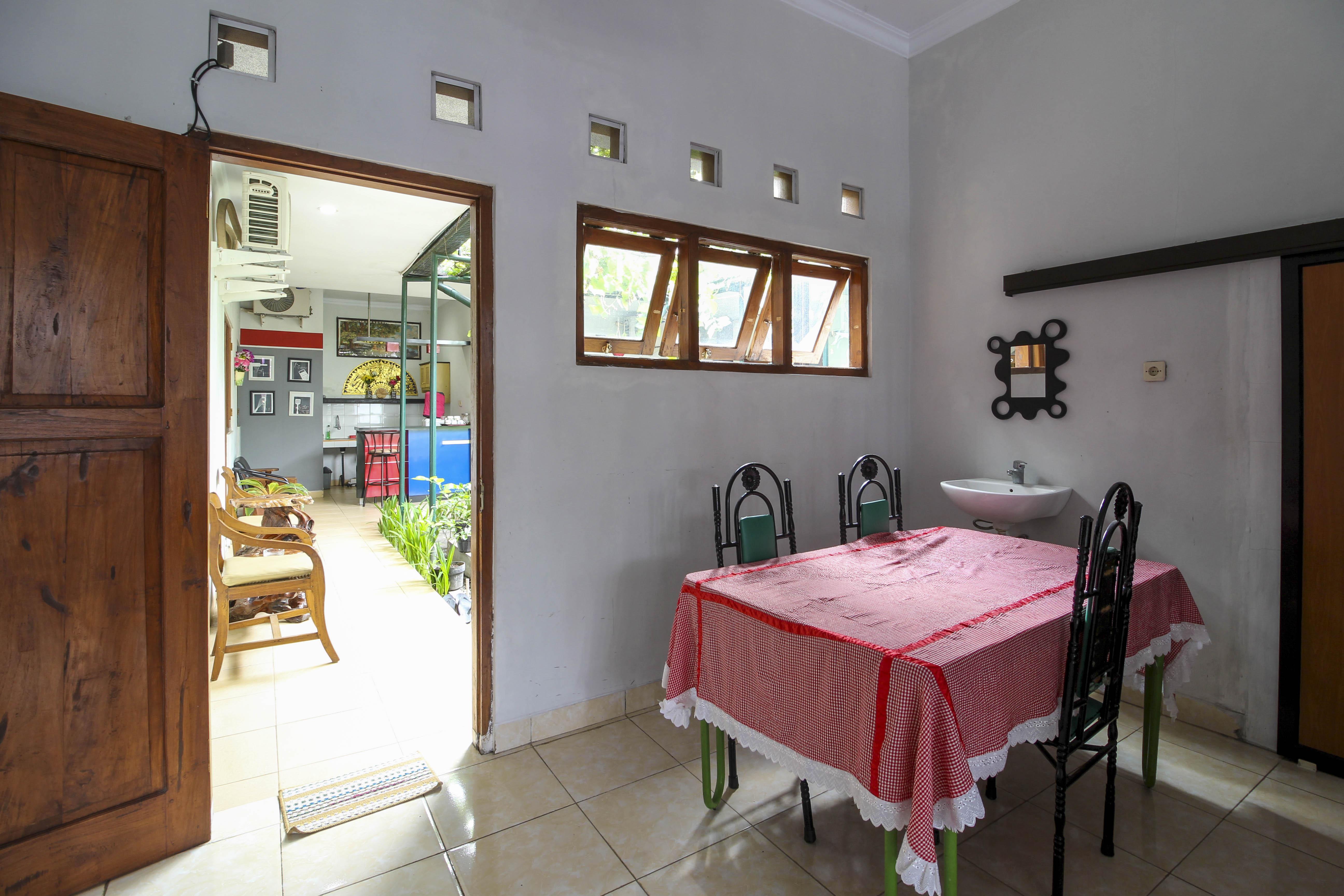RedDoorz near Hartono Mall Kejayan Buitenkant foto