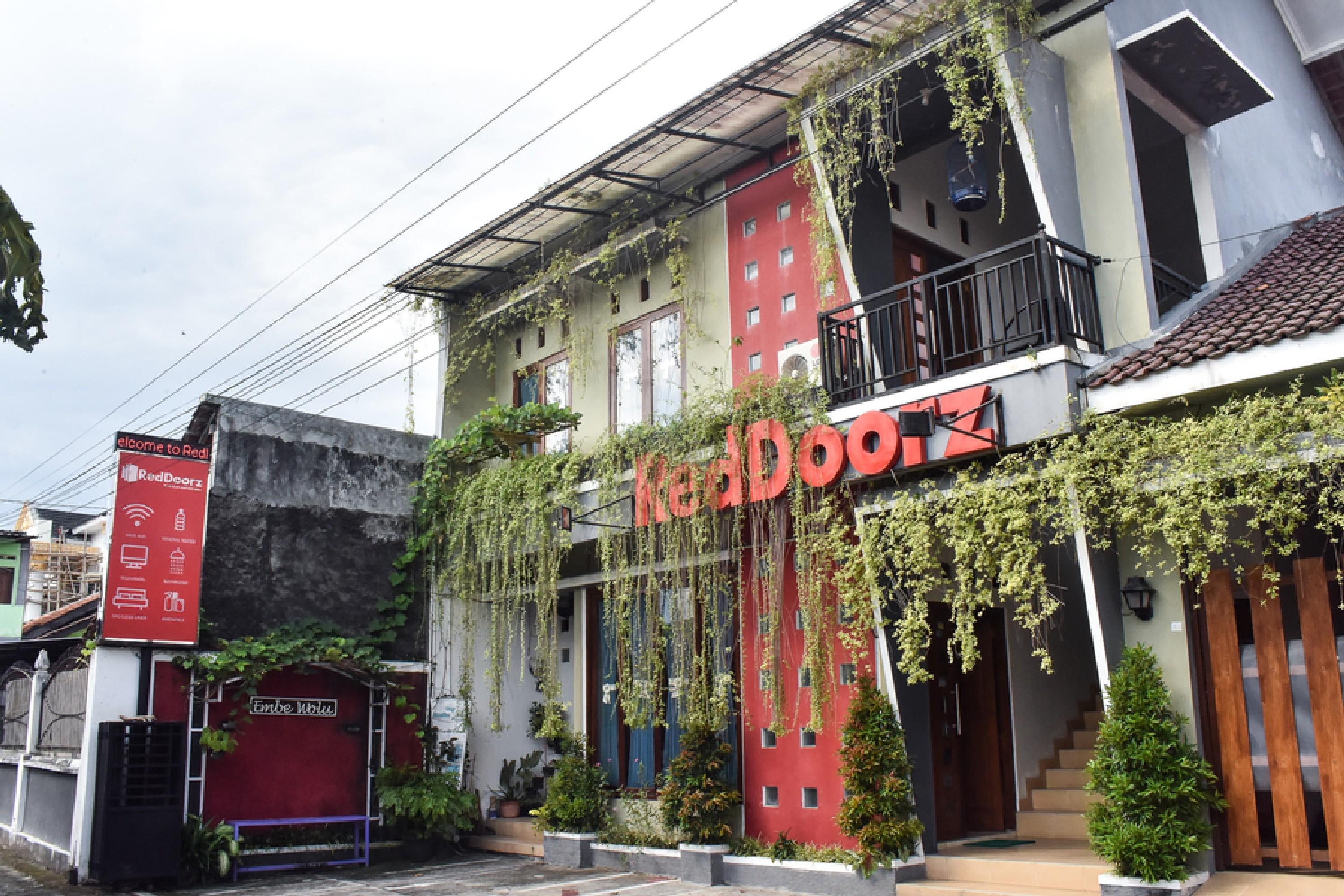 RedDoorz near Hartono Mall Kejayan Buitenkant foto