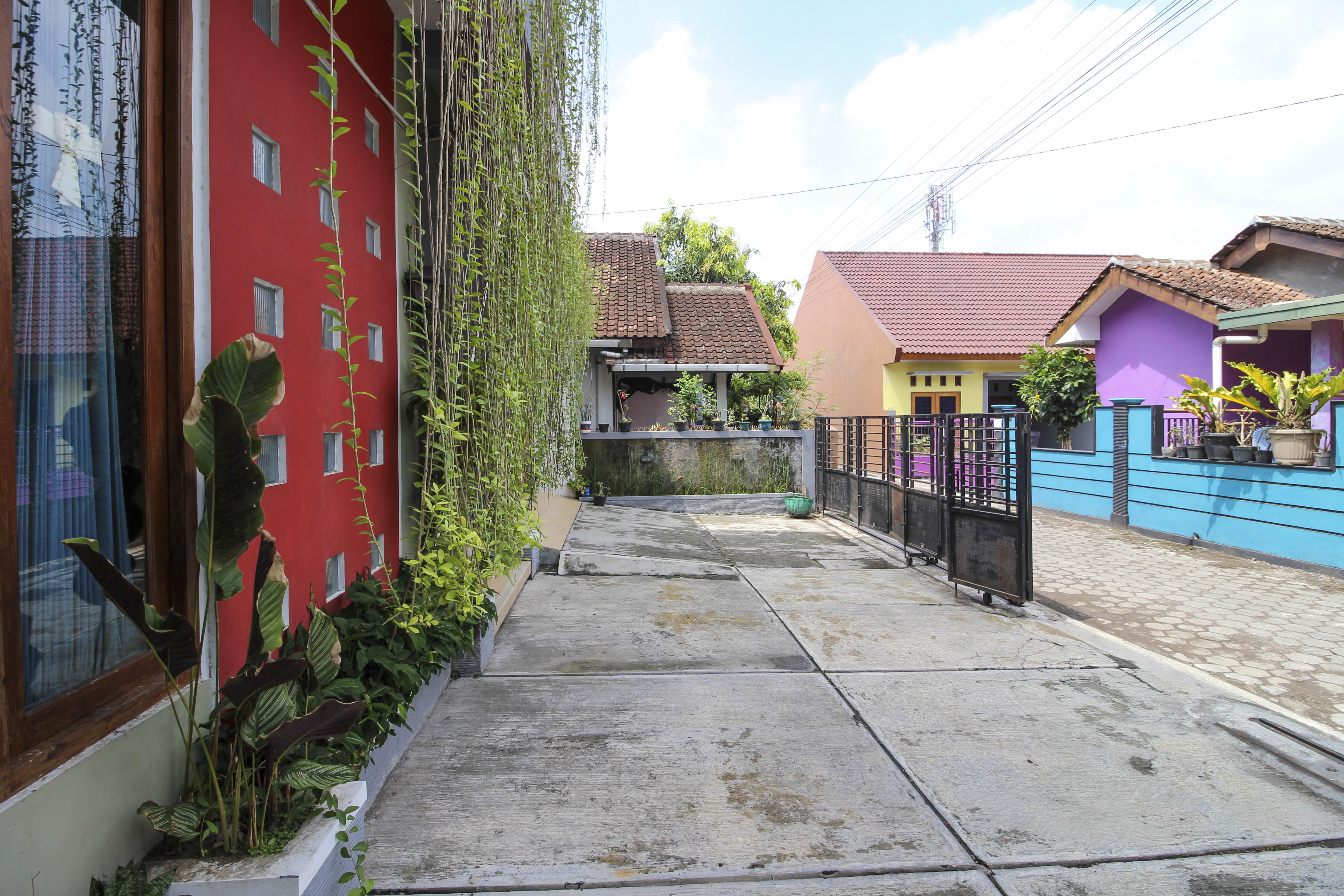 RedDoorz near Hartono Mall Kejayan Buitenkant foto