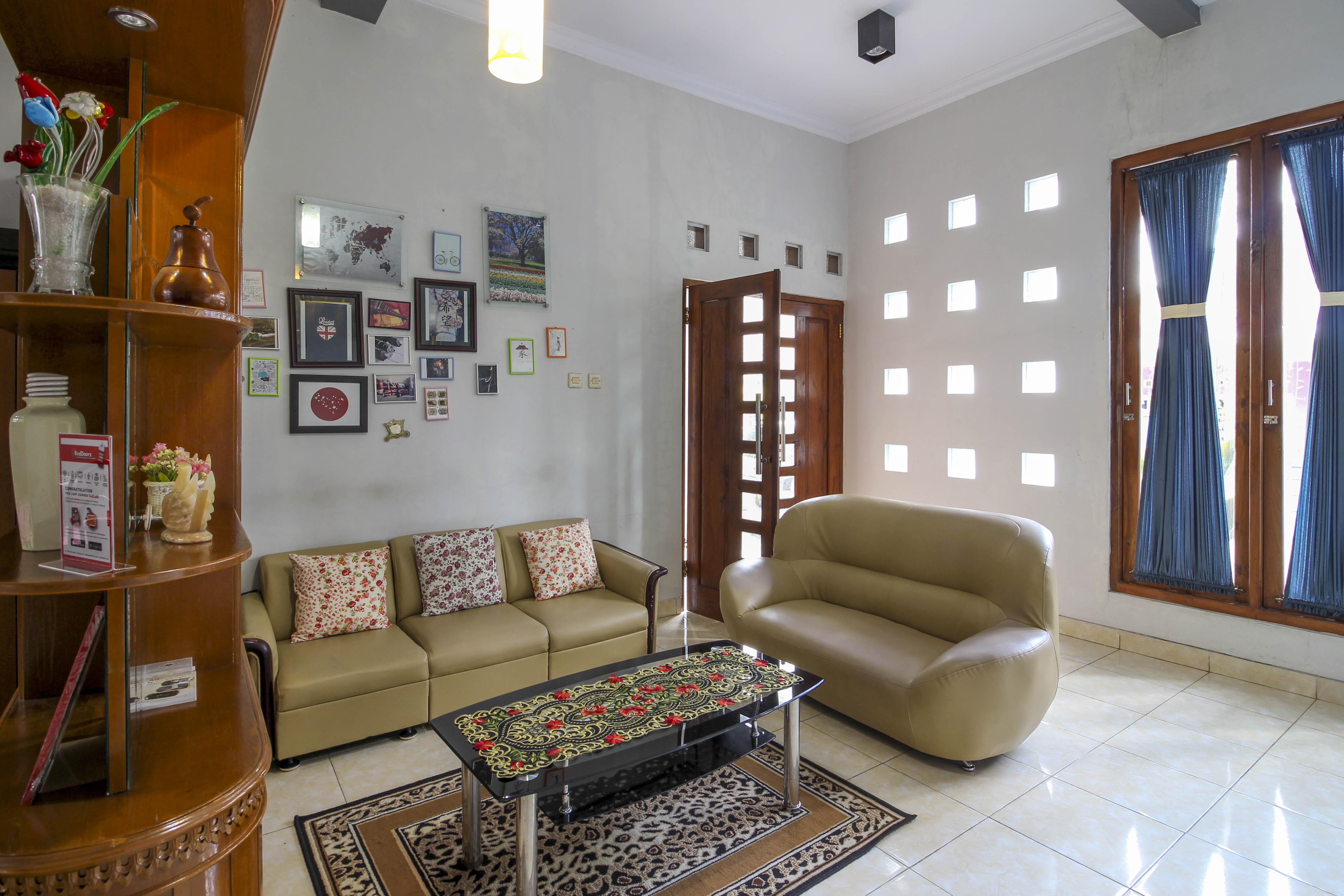 RedDoorz near Hartono Mall Kejayan Buitenkant foto