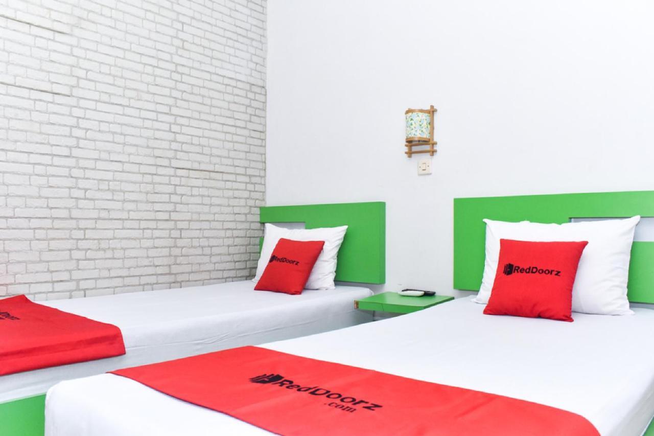 RedDoorz near Hartono Mall Kejayan Buitenkant foto